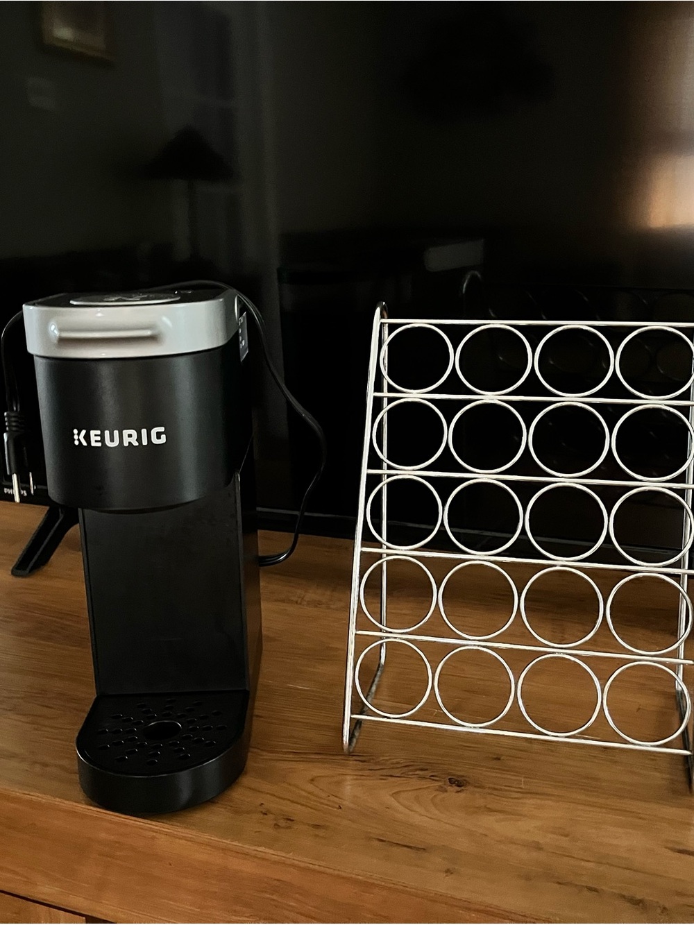 Keurig coffee maker & k cup holder